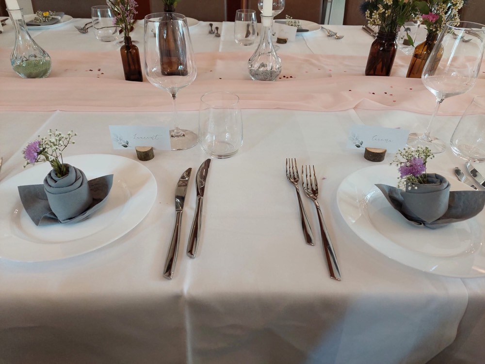 Festlich gedeckter Tisch